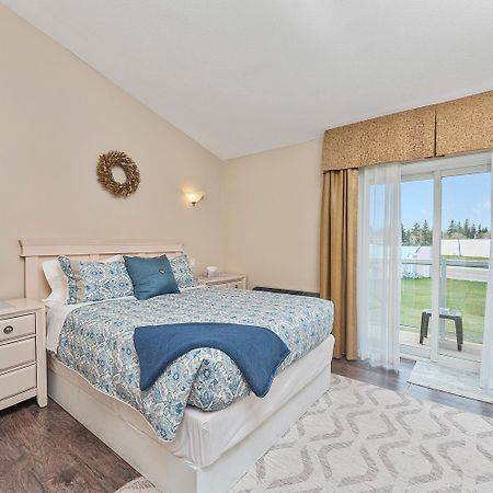 Lakeshore Inn Cold Lake Екстер'єр фото