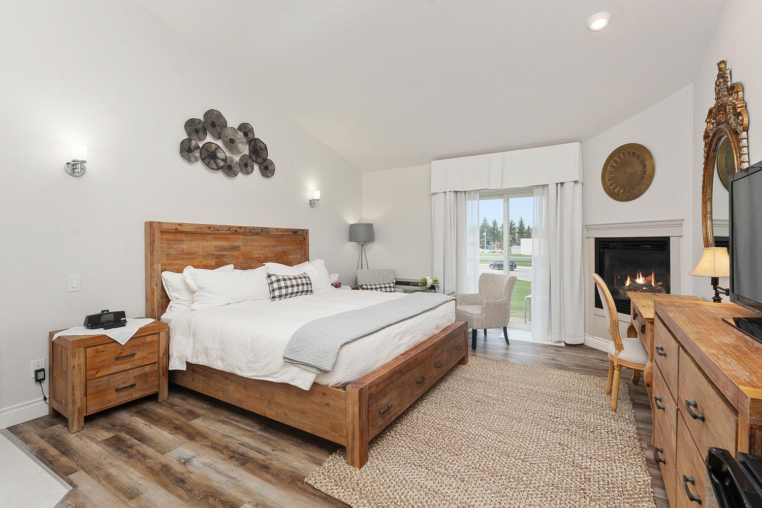 Lakeshore Inn Cold Lake Екстер'єр фото