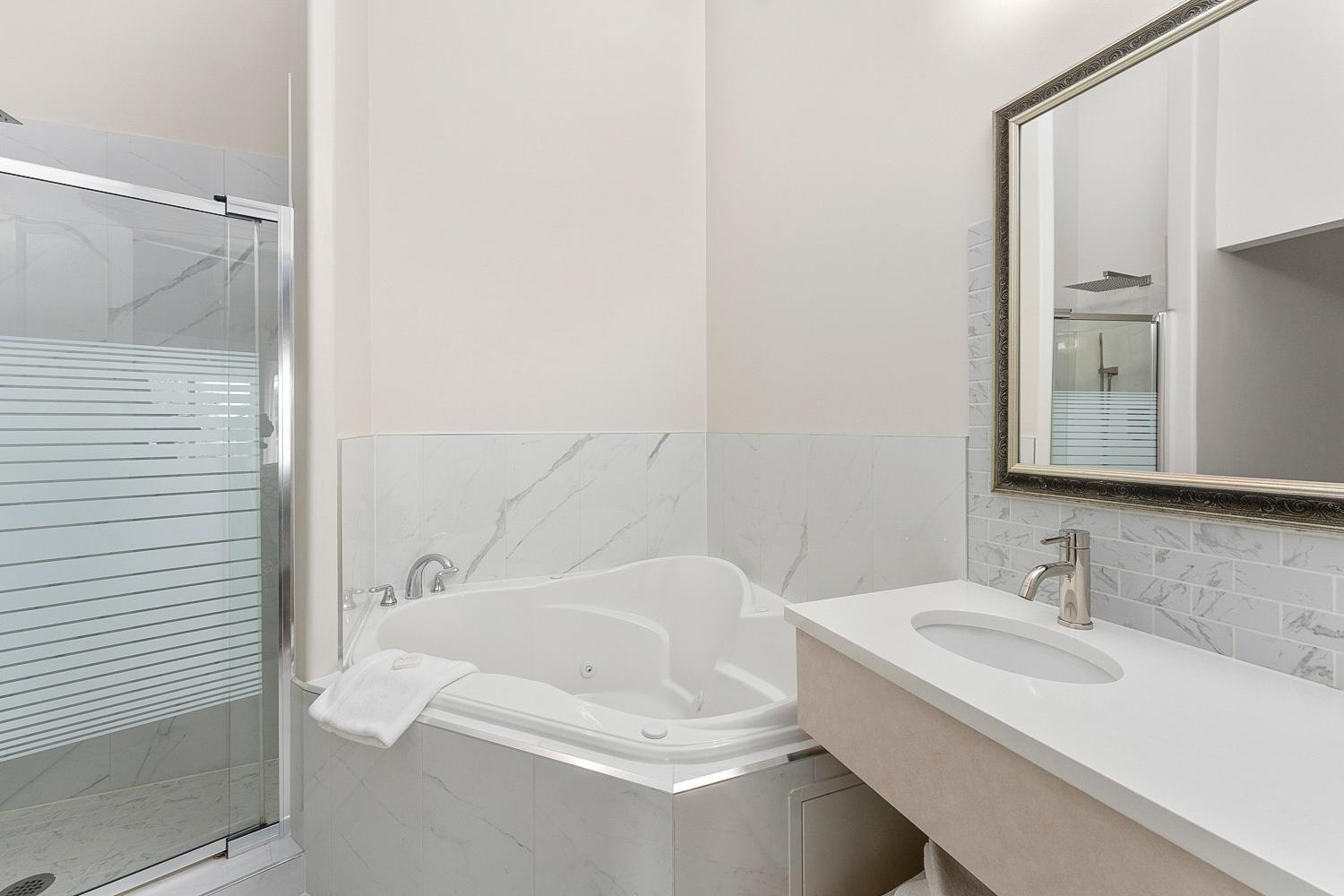 Lakeshore Inn Cold Lake Екстер'єр фото