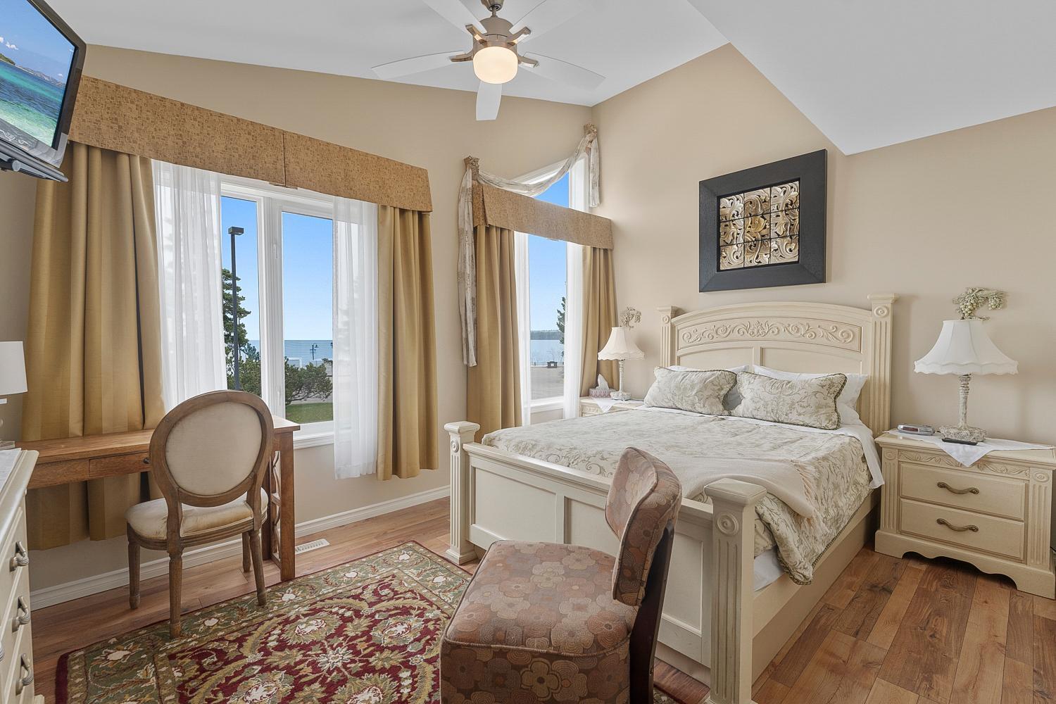 Lakeshore Inn Cold Lake Екстер'єр фото