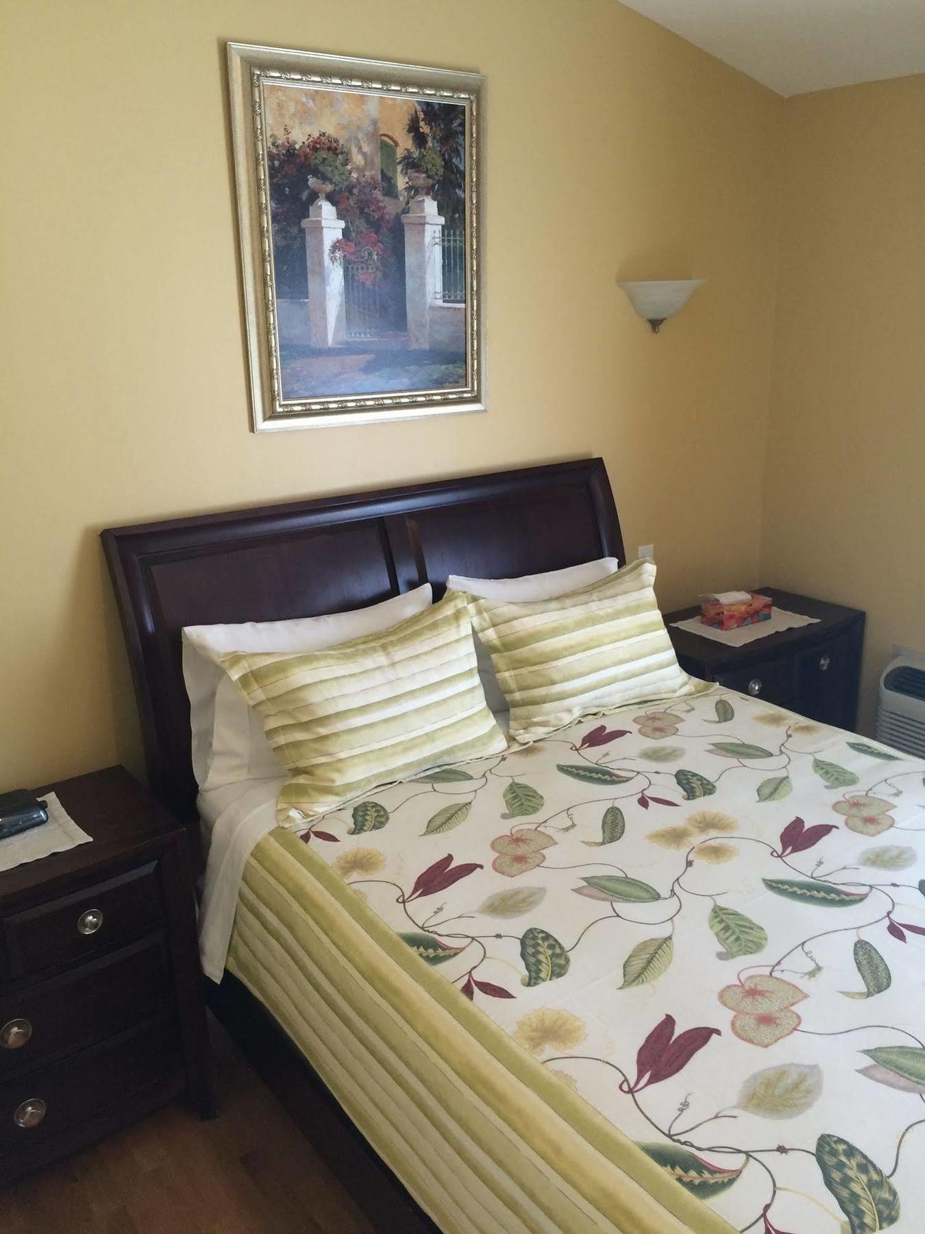 Lakeshore Inn Cold Lake Екстер'єр фото