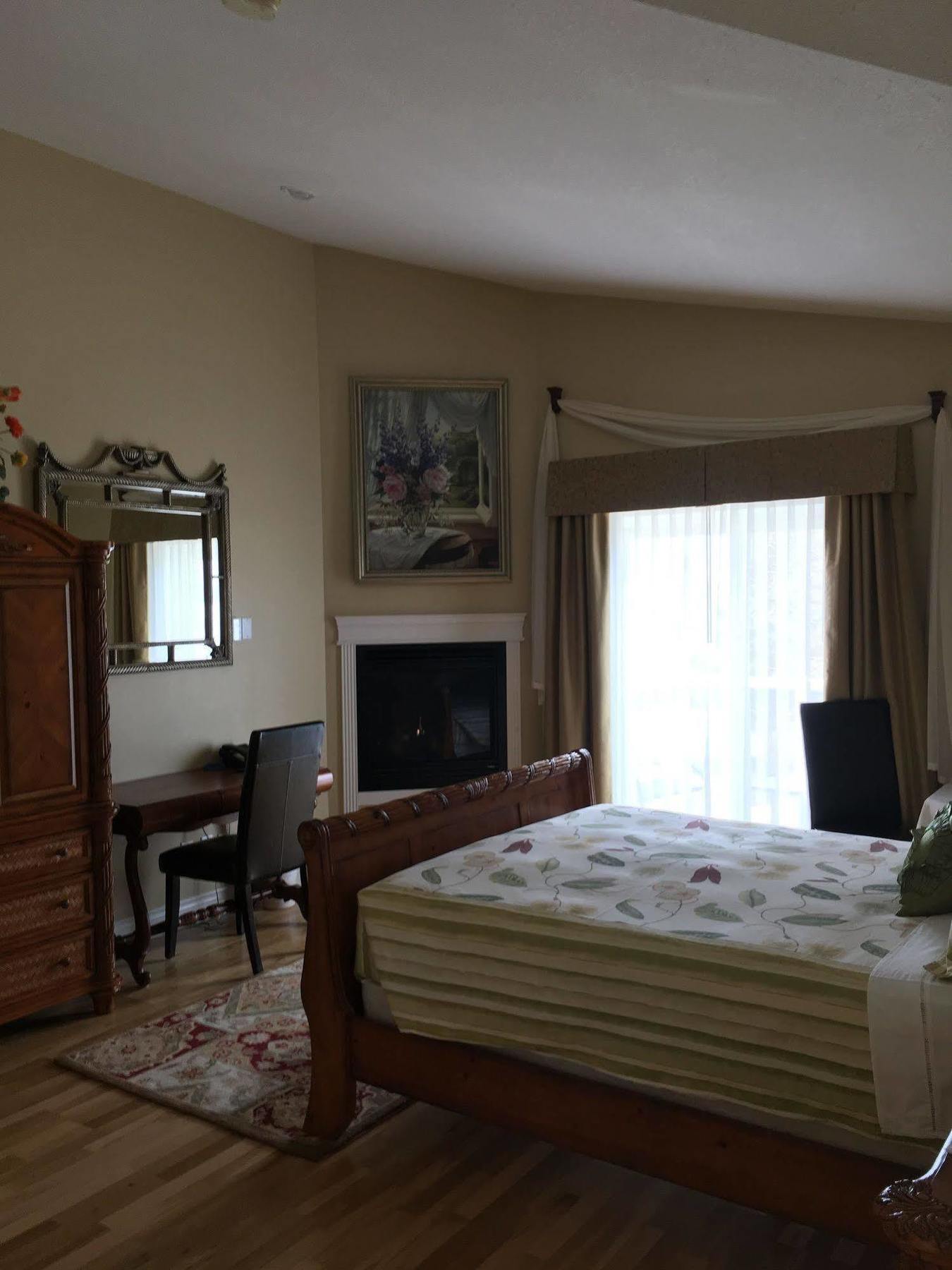 Lakeshore Inn Cold Lake Екстер'єр фото