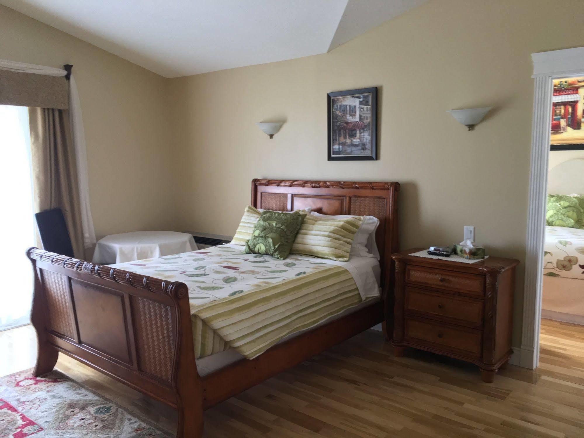 Lakeshore Inn Cold Lake Екстер'єр фото