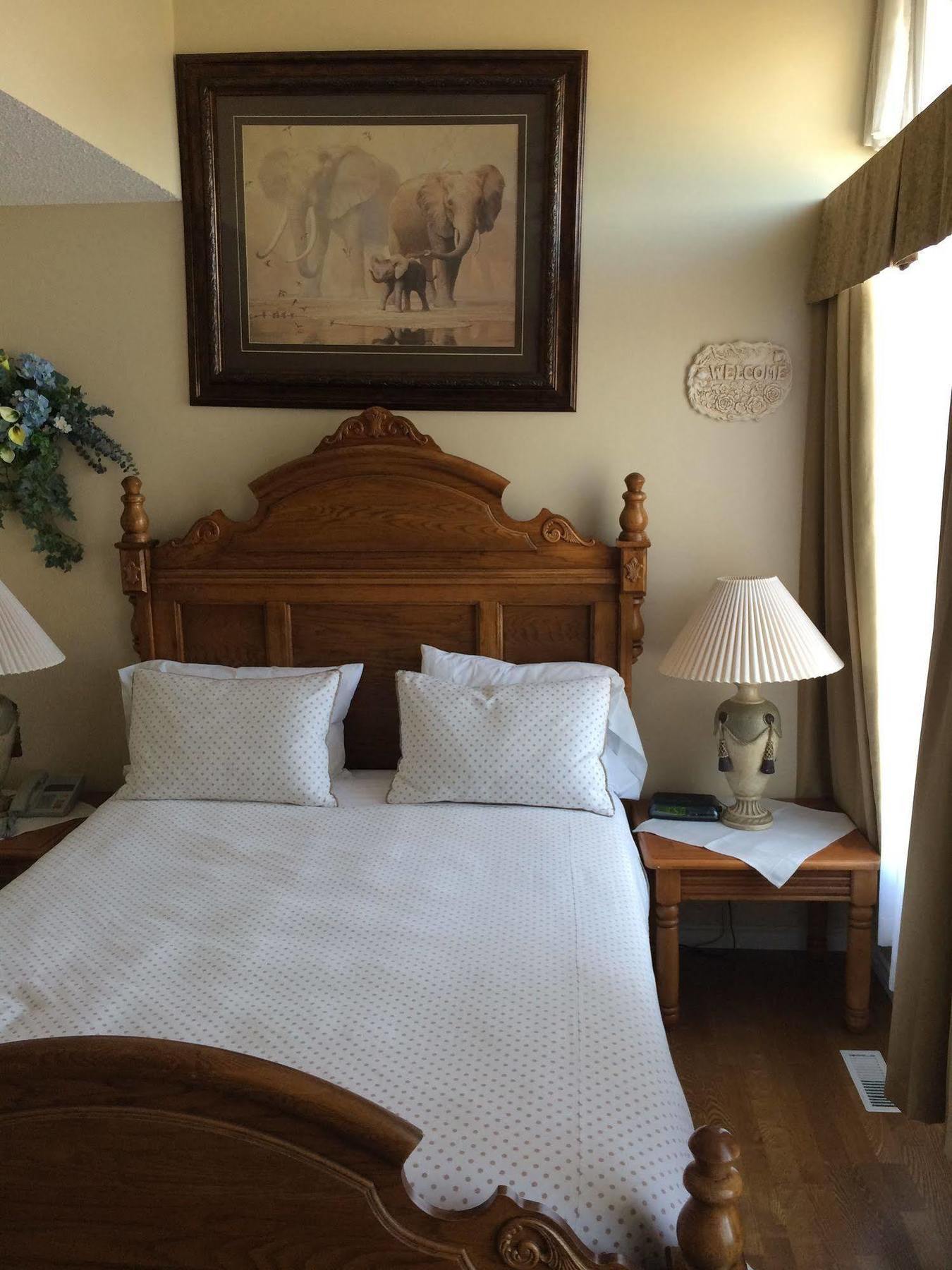 Lakeshore Inn Cold Lake Екстер'єр фото